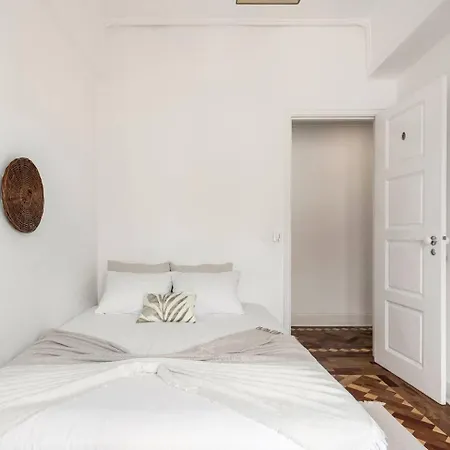 Habitación en casa particular Saldanha L Iconic Climate Comfort 1 Min To Metro, Near Coworks And Eduardo Vii Park I Soar L