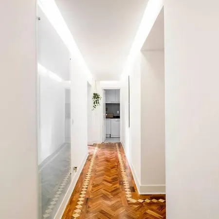 Habitación en casa particular Saldanha L Iconic Climate Comfort 1 Min To Metro, Near Coworks And Eduardo Vii Park I Soar L *