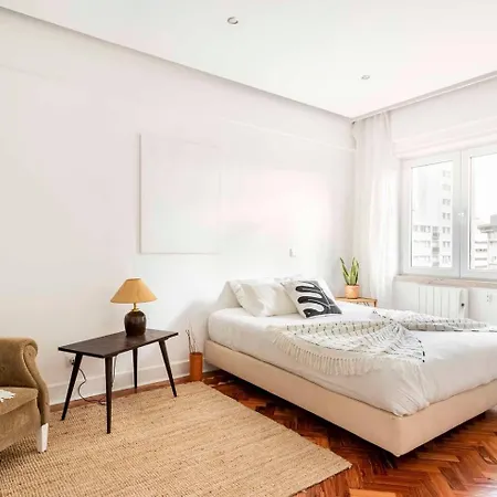 Quarto em Acomodações Particulares Saldanha L Iconic Climate Comfort 1 Min To Metro, Near Coworks And Eduardo Vii Park *