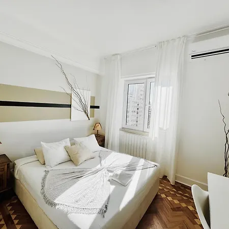 Saldanha L Iconic Climate Comfort 1 Min To Metro, Near Coworks And Eduardo Vii Park I Soar L Habitación en casa particular Lisboa
