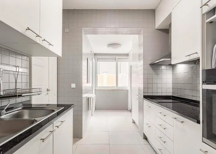 Accommodatie bij particulieren Soar L Saldanha L Premium Climate Comfort 1 Min To Metro, Near Coworks And Eduardo Vii Park Lissabon