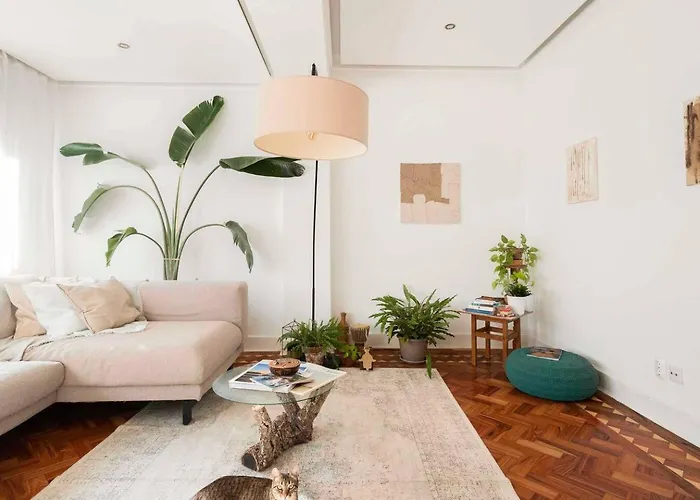Soar L Saldanha L Premium Climate Comfort 1 Min To Metro, Near Coworks And Eduardo Vii Park Accommodatie bij particulieren *