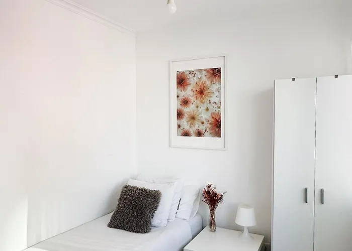 Soar L Saldanha L Premium Climate Comfort 1 Min To Metro, Near Coworks And Eduardo Vii Park Accommodatie bij particulieren *