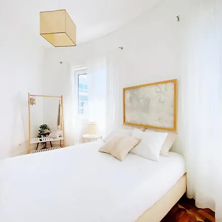Rum i privatbostad Saldanha L Iconic Climate Comfort 1 Min To Metro, Near Coworks And Eduardo Vii Park Lisboa