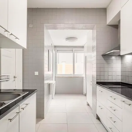 Accommodatie bij particulieren Saldanha L Iconic Climate Comfort 1 Min To Metro, Near Coworks And Eduardo Vii Park Lissabon