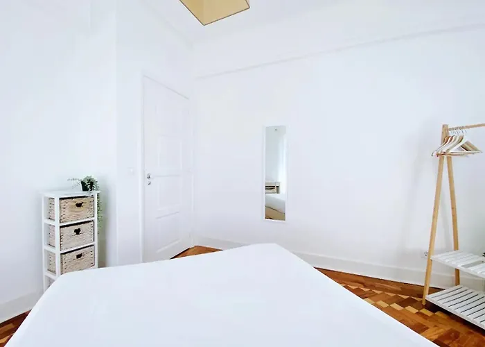 Soar L Saldanha L Premium Climate Comfort 1 Min To Metro, Near Coworks And Eduardo Vii Park Habitación en casa particular Lisboa