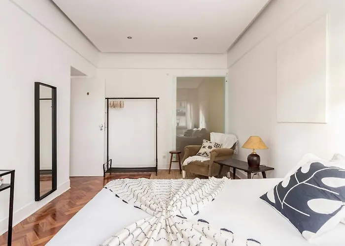 Soar L Saldanha L Premium Climate Comfort 1 Min To Metro, Near Coworks And Eduardo Vii Park Habitación en casa particular Lisboa