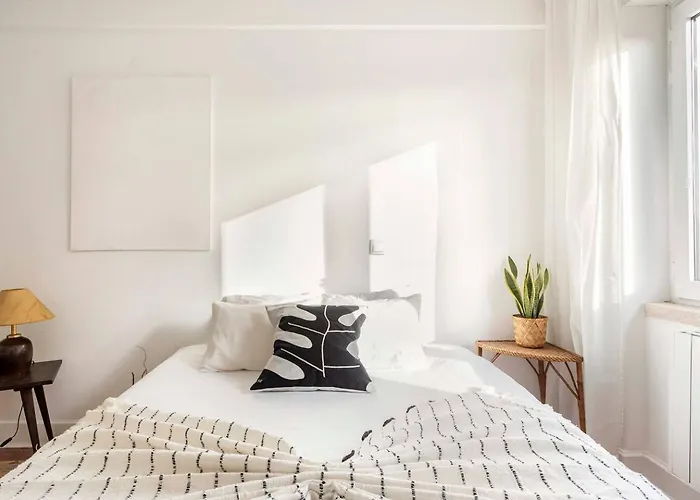 Soar L Saldanha L Premium Climate Comfort 1 Min To Metro, Near Coworks And Eduardo Vii Park Habitación en casa particular Lisboa