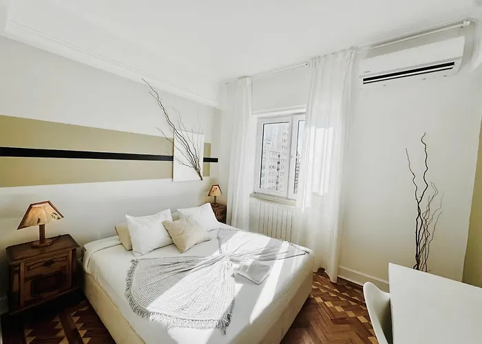Soar L Saldanha L Premium Climate Comfort 1 Min To Metro, Near Coworks And Eduardo Vii Park Habitación en casa particular Lisboa
