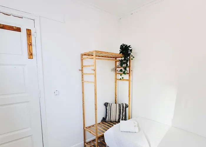 Soar L Saldanha L Premium Climate Comfort 1 Min To Metro, Near Coworks And Eduardo Vii Park Habitación en casa particular Lisboa