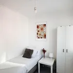 Soar I Saldanha I Premium Climate Comfort 1 Min To Metro, Near Coworks And Eduardo Vii Park Quarto em Acomodações Particulares *